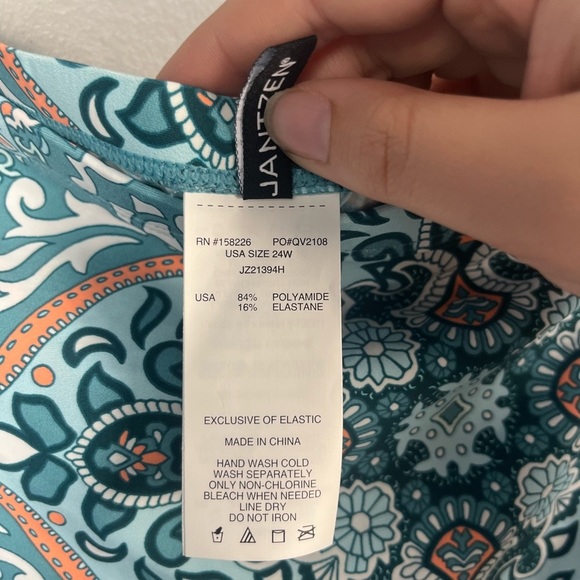 Jantzen Surplice Maillot One-Piece Swimsuit Blue Medallion and Skirt Size 24W - Picture 13 of 16